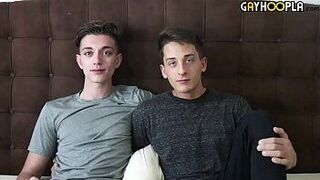 Два горячих твинка занимаются любовью - порно видео