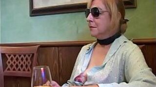Старую шлюшку сняли в баре и трахнули - порно видео