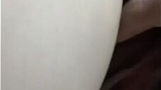 Жена помещает насекомых в ее интимные места, чтобы вызвать зуд - порно видео