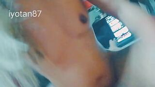 Возбужденная дама-водитель - стиль лягушки - порно видео