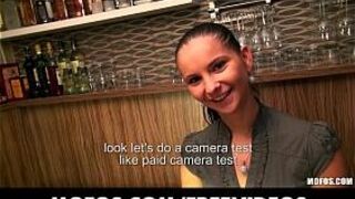Сногсшибательной чешской бармене платят за секс на работе - порно видео