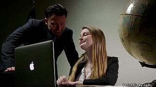 Агент ФБР трахает сводную сестру и хакера - порно видео